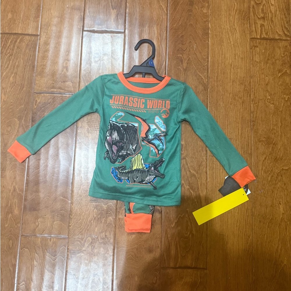 NWT Size 4T Jurassic World Kids Pajama Set